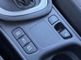 Toyota Yaris thumbnail 32
