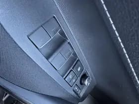 Toyota Corolla thumbnail 25