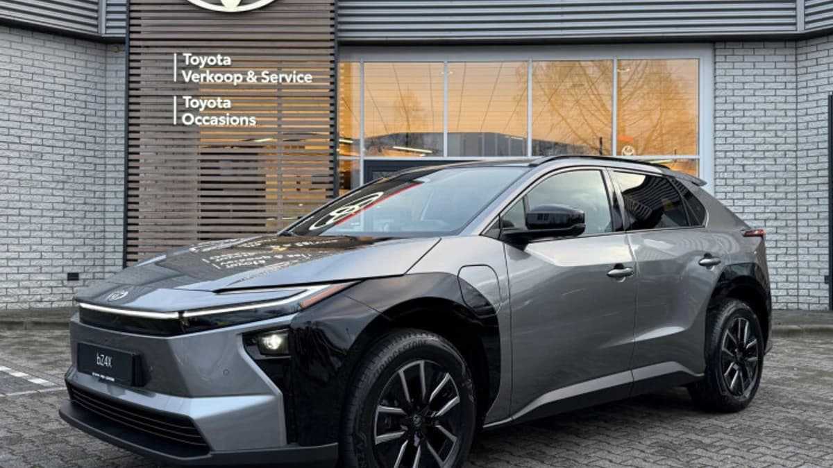 Toyota bZ4X — foto 1