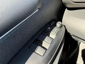 Toyota Yaris thumbnail 25