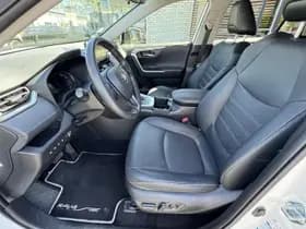 Toyota RAV4 thumbnail 17