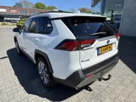 Toyota RAV4 thumbnail 3