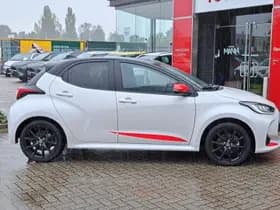 Toyota Yaris thumbnail 13