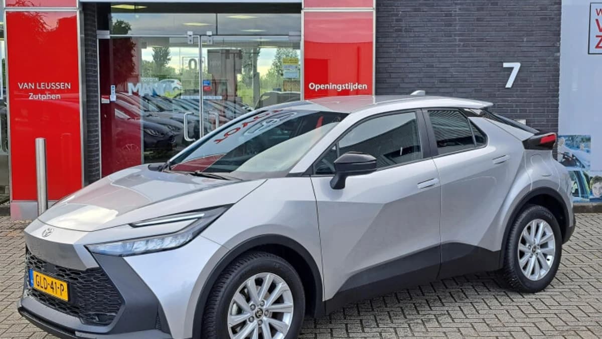 Toyota C hr — foto 1