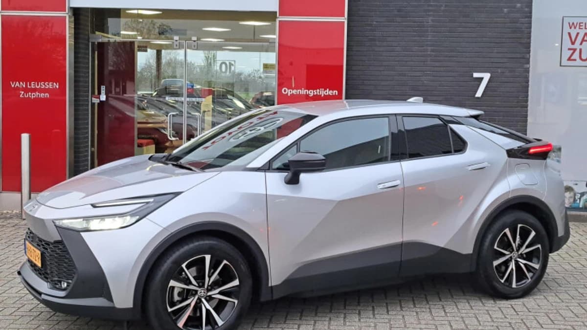 Toyota C hr — foto 1