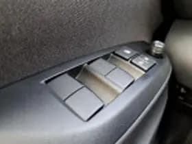 Toyota Yaris thumbnail 45