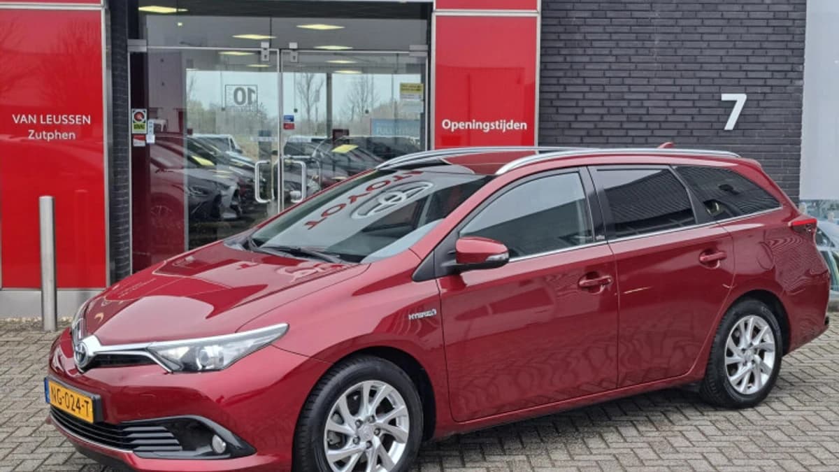 Toyota Auris — foto 1