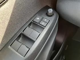 Toyota Yaris thumbnail 18