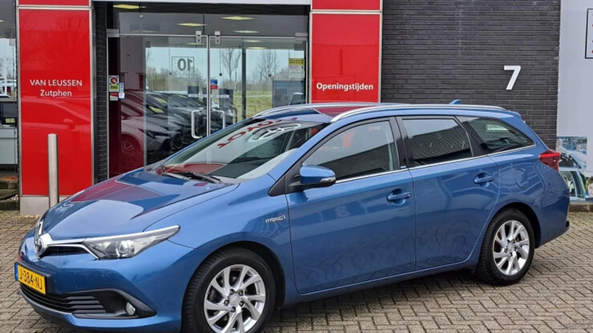 Toyota Auris — foto 1