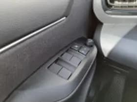 Toyota Yaris thumbnail 38
