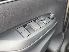 Toyota Yaris thumbnail 17
