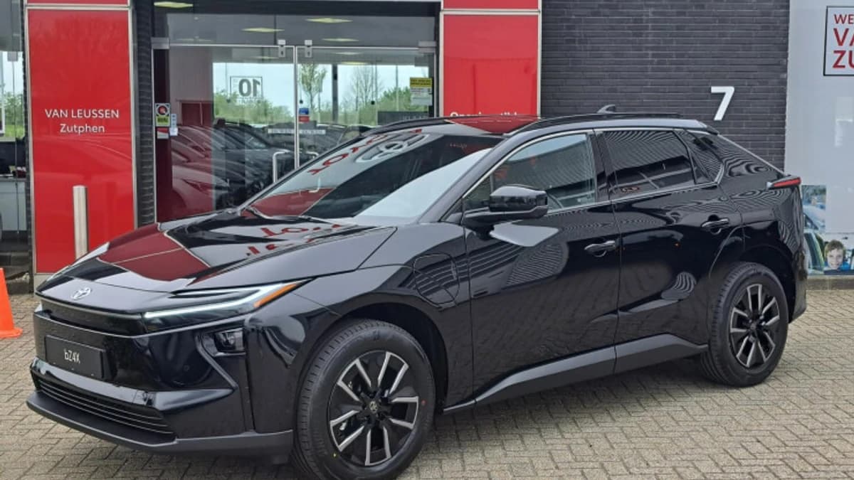 Toyota bZ4X — foto 1