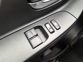 Toyota Yaris thumbnail 18