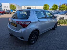 Toyota Yaris thumbnail 2