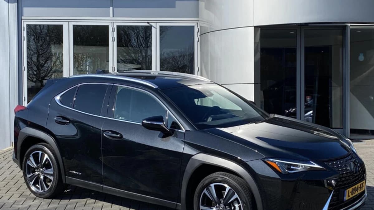 Lexus UX — foto 1