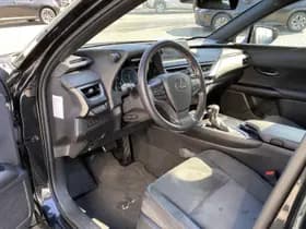 Lexus UX thumbnail 18