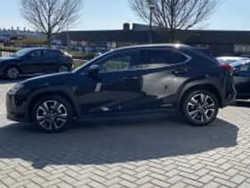 Lexus UX thumbnail 6