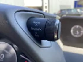Lexus UX thumbnail 60