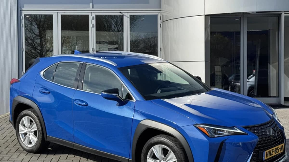 Lexus UX — foto 1