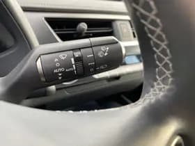 Lexus UX thumbnail 24