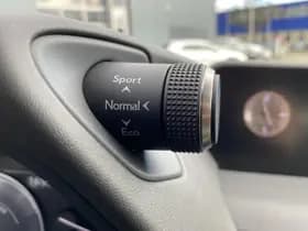 Lexus UX thumbnail 25