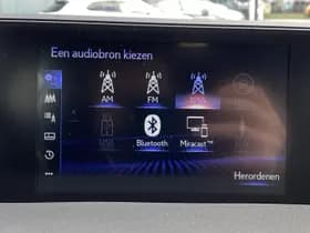 Lexus UX thumbnail 30