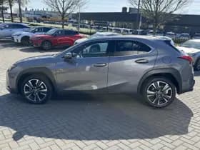 Lexus UX thumbnail 12
