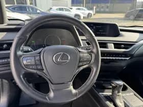Lexus UX thumbnail 18