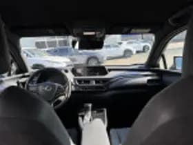 Lexus UX thumbnail 59