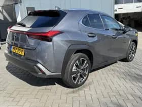 Lexus UX thumbnail 9