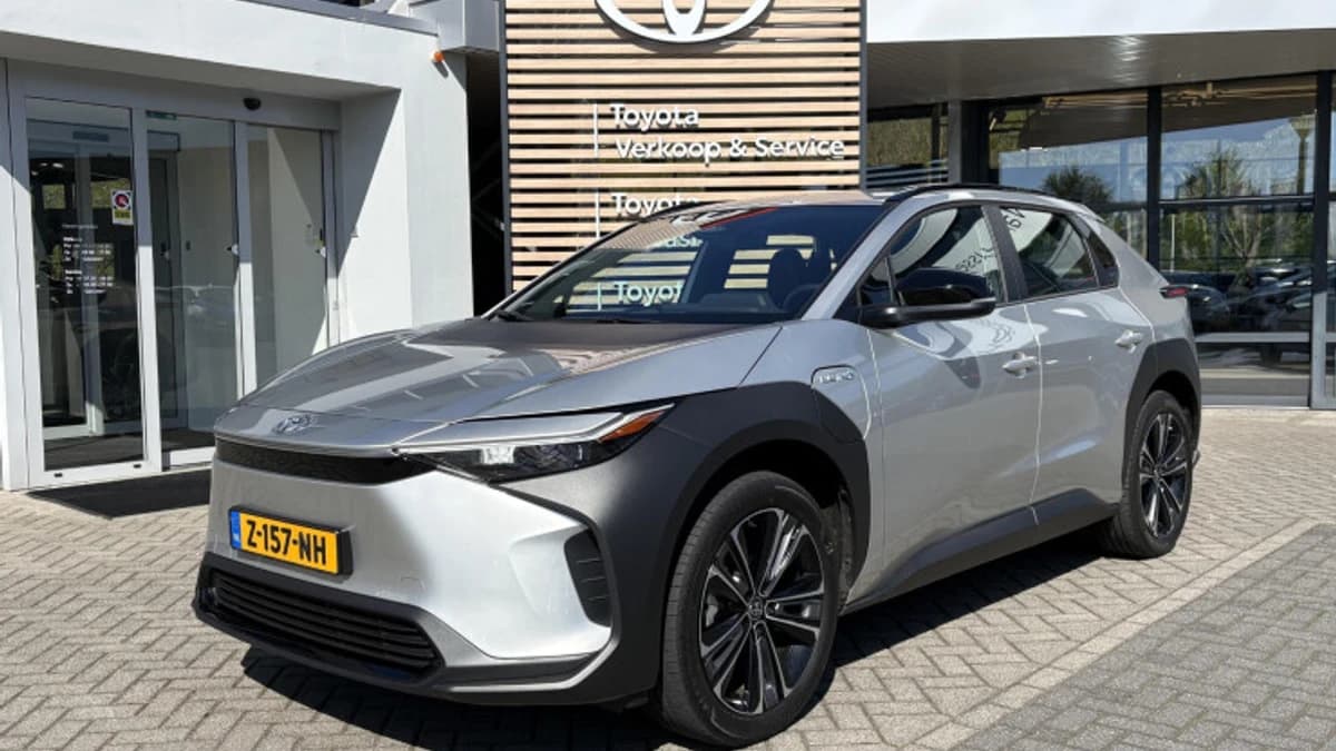 Toyota bZ4X — foto 1