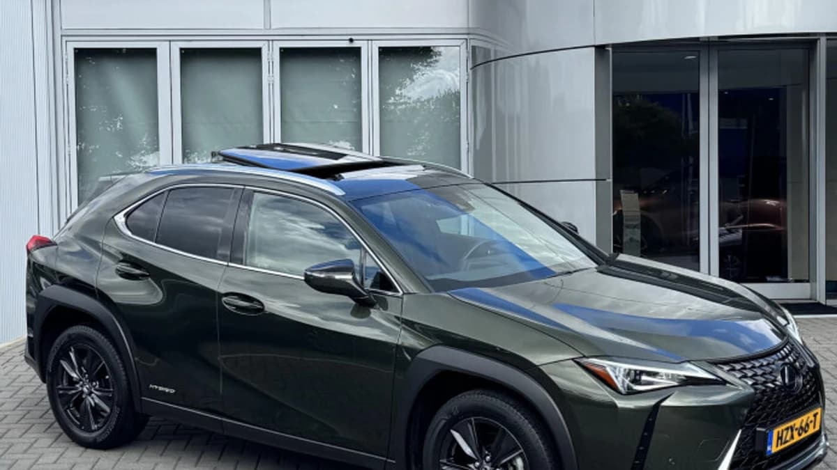 Lexus UX — foto 1
