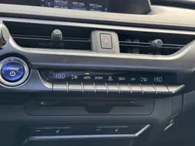 Lexus UX thumbnail 30
