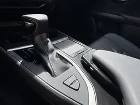 Lexus UX thumbnail 34