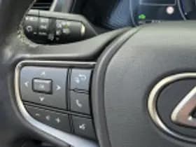 Lexus UX thumbnail 60