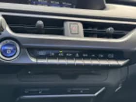 Lexus UX thumbnail 64