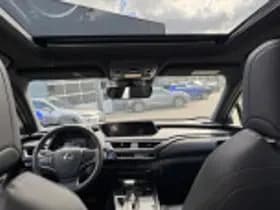 Lexus UX thumbnail 70