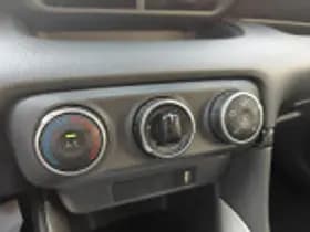 Toyota Yaris thumbnail 45