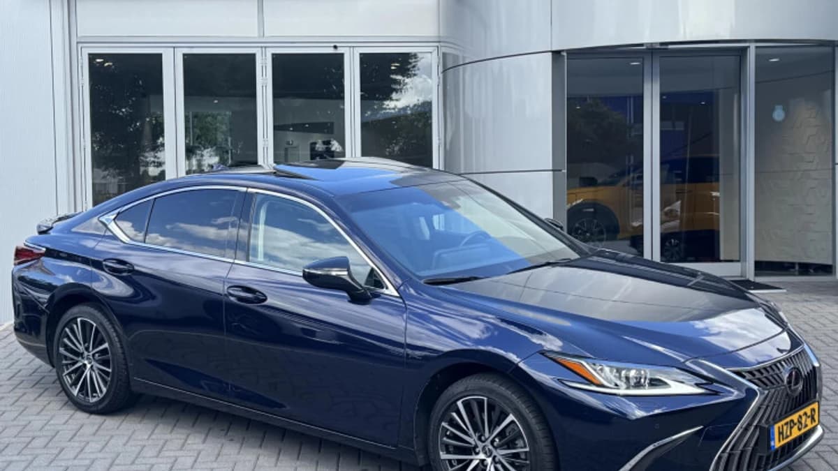 Lexus ES — foto 1