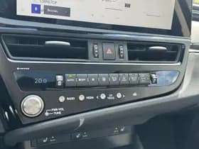 Lexus ES thumbnail 32