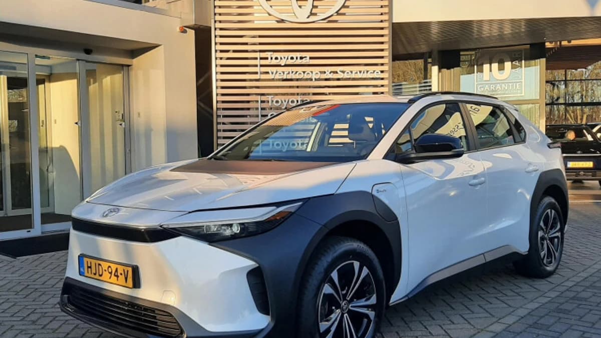 Toyota bZ4X — foto 1