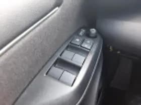 Toyota Yaris thumbnail 51