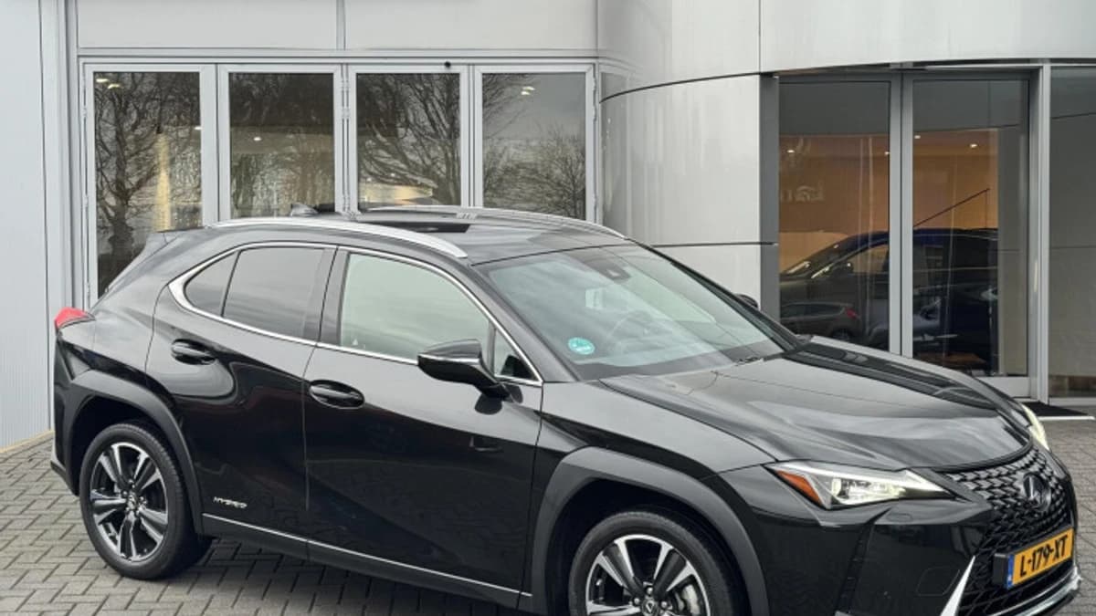 Lexus UX — foto 1
