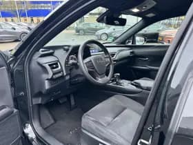 Lexus UX thumbnail 18