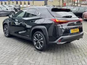 Lexus UX thumbnail 3