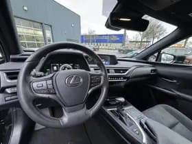 Lexus UX thumbnail 25