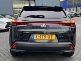 Lexus UX thumbnail 4