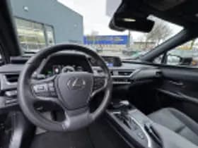 Lexus UX thumbnail 56