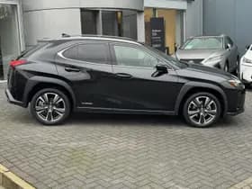 Lexus UX thumbnail 8
