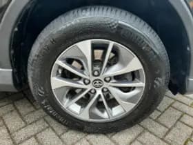 Toyota RAV4 thumbnail 3